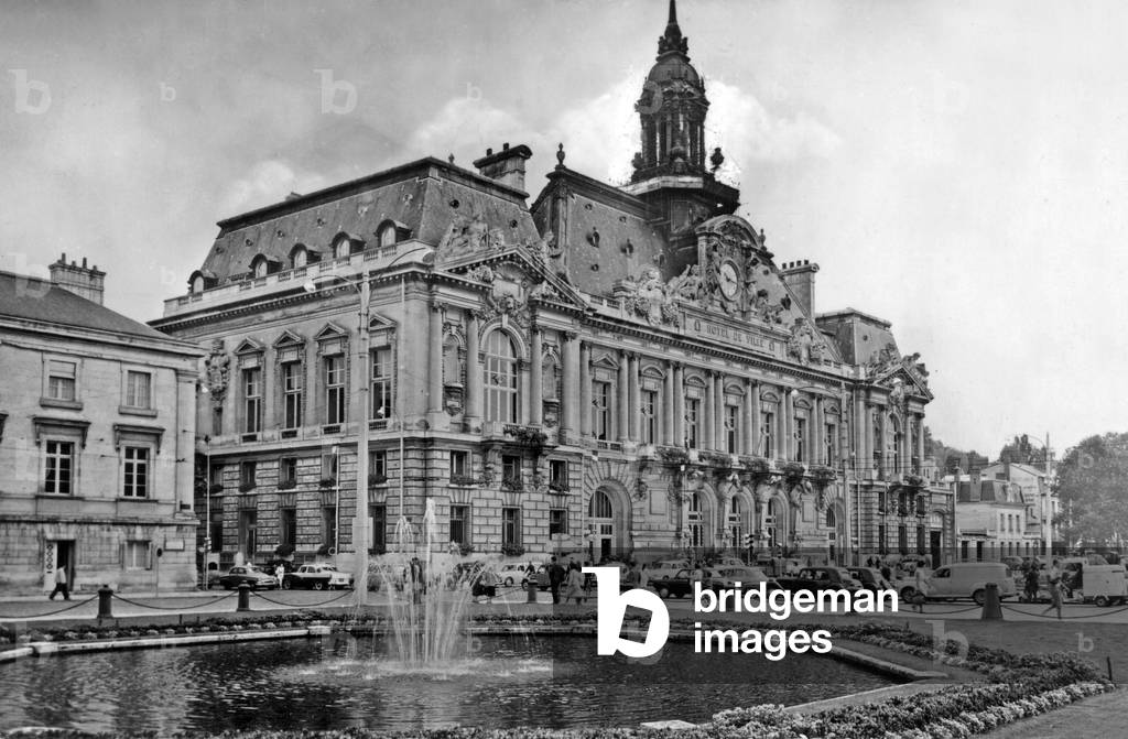 Tours, France: town hall, Postcard, c. 1960 9photo)