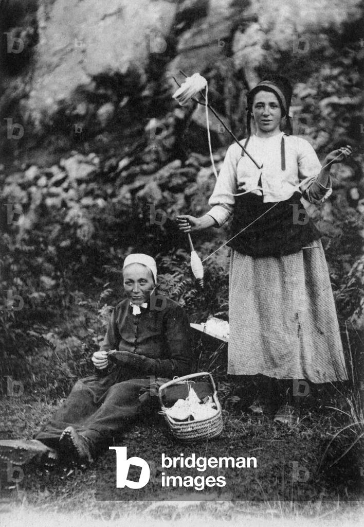 Women spining wool and knitting, Creuse, c. 1910 (postcard)