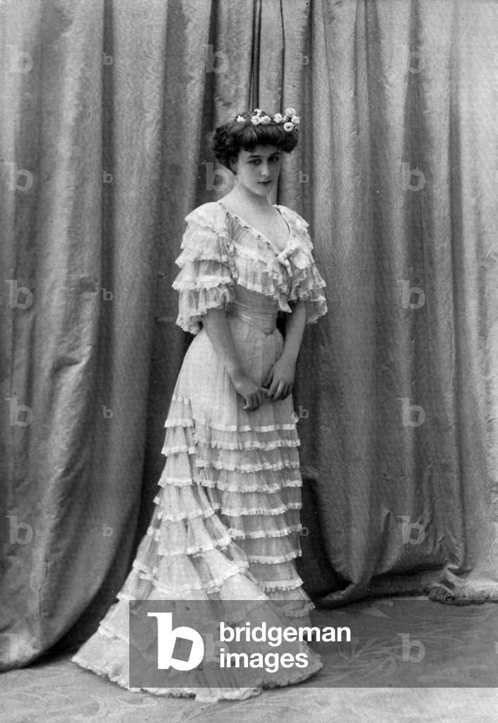 French actress Gabrielle Robinne (1886-1980), photo by Reutlinger from french paper 