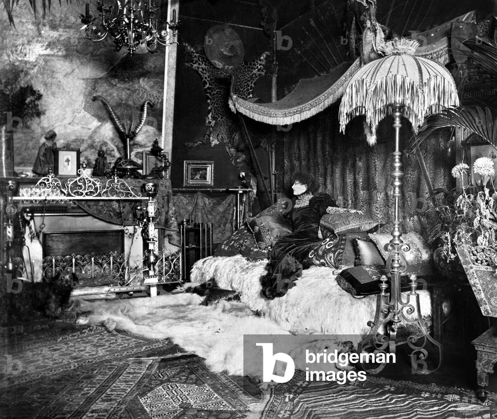 French comedian Sarah Bernhardt (1844-1923) in her townhouse on 56 bd Pereire in Paris