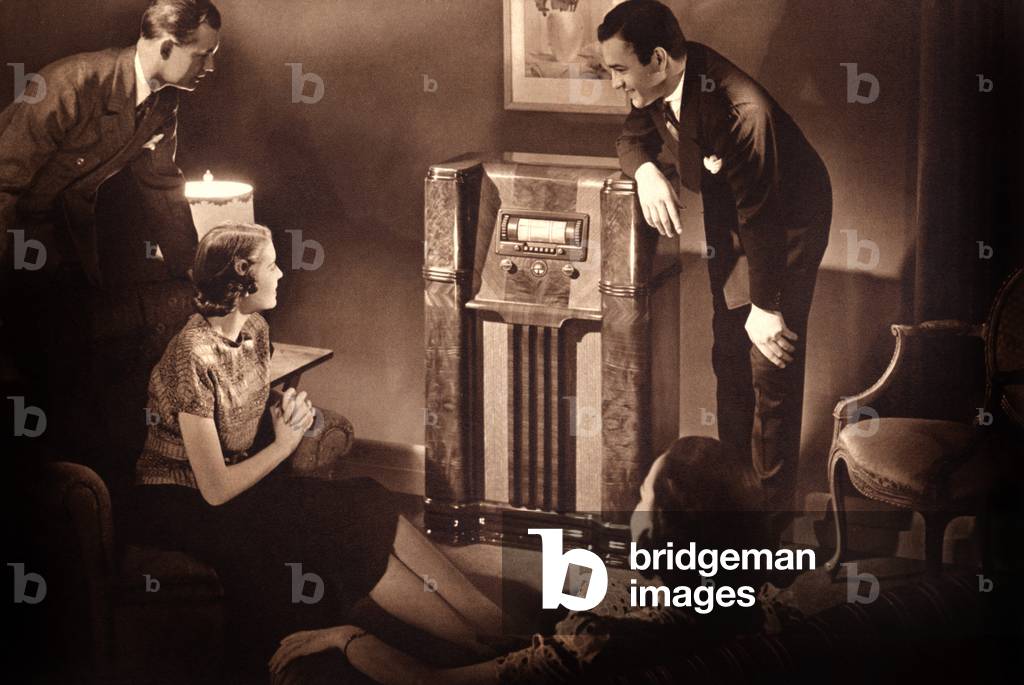 Airline radios range: model Roto Dial, 1940 (b/w photo)