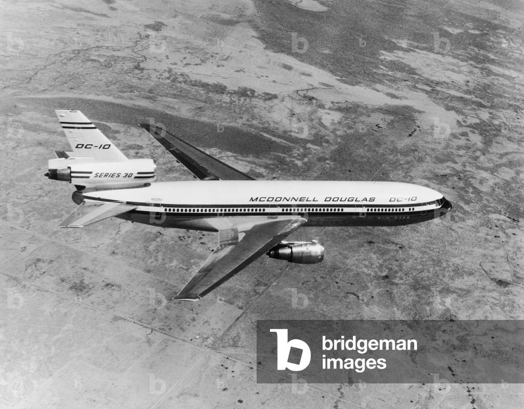 American airlines McDonnell Douglas DC-10 serie 30 which can accommodate 270 passengers for 9600 km non-stop flights in the 70's
