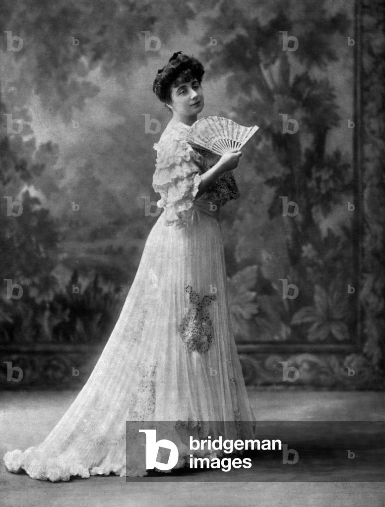 Actress Simone Damaury, picture from french magazine Le theatre