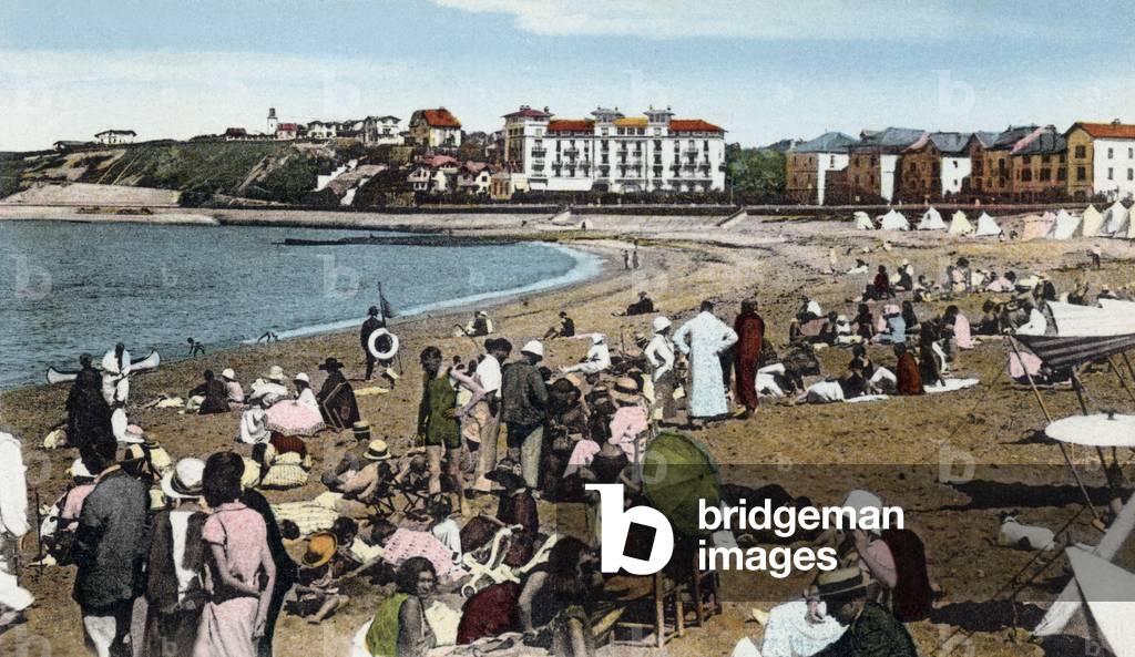 The beach in the afternoon in Saint Jean de Luz (France), Postcard, annees 10