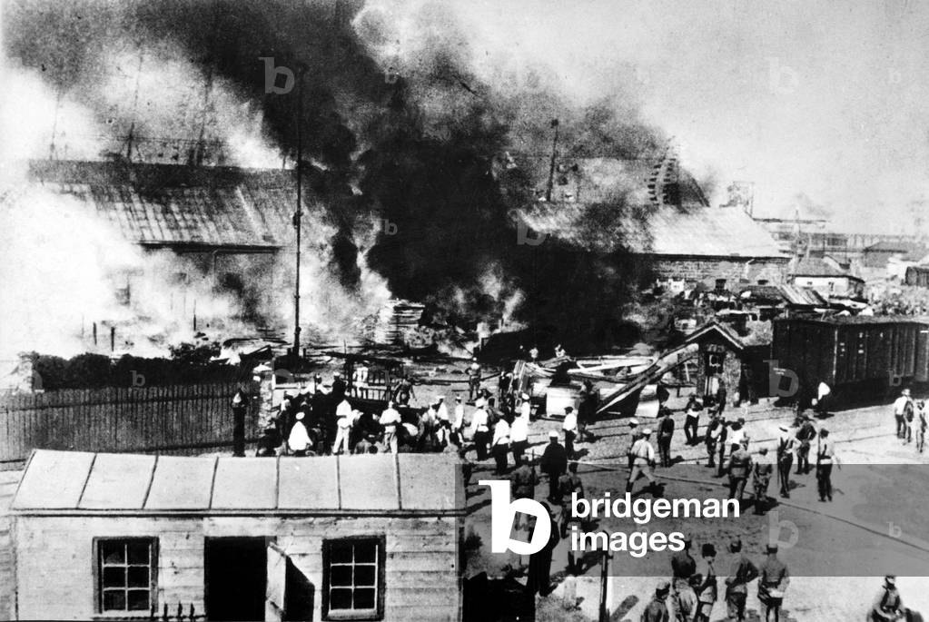 Fire in Odessa after the Potemkin mutiny, 1905 (b/w photo)