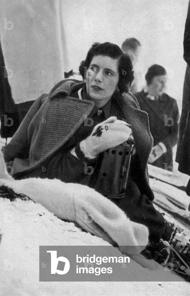Olympic games in Garmisch-Partenkirchen, 1936: canadian skier Diana Gordon Lennox (with broken arm)