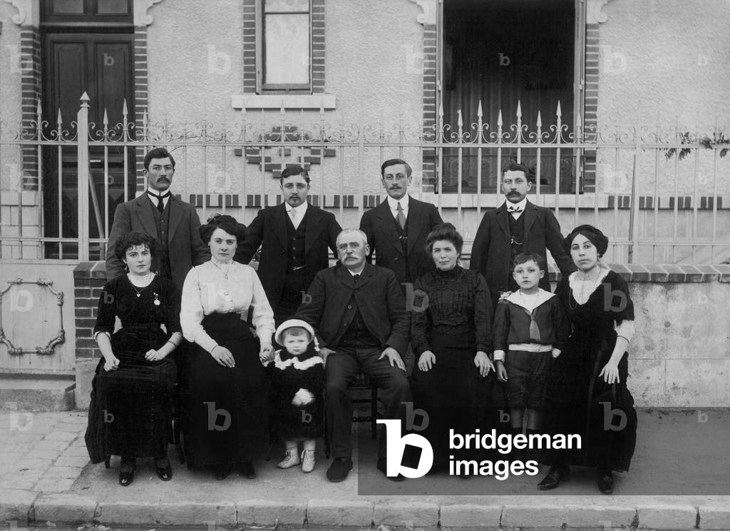 Larue - Freton family outside villa 