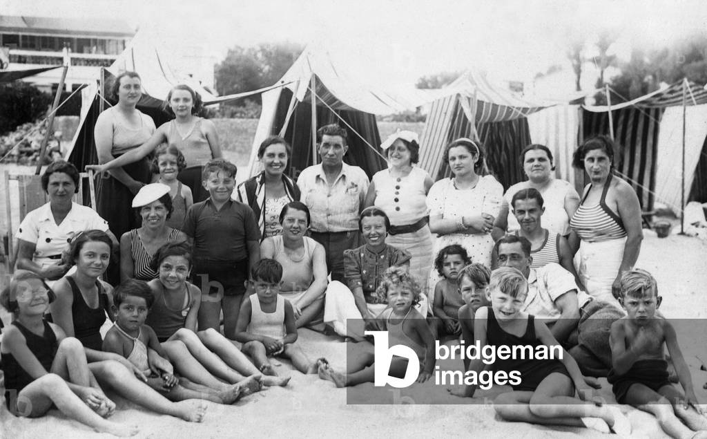 Freton family on holiday in La Tranche-sur-Mer, 1937 (photo)