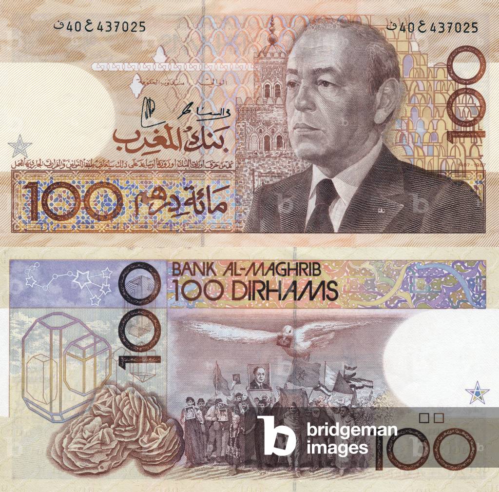 Duplex of a bill of 100 Moroccan Dirhams from 1987 in illustration on the front the portrait of King Hassan II and a view of the minaret of the Koutoubia Mosque in Marrakech on the back a representation of the green march after the original painting of the painter Ben Yessef
