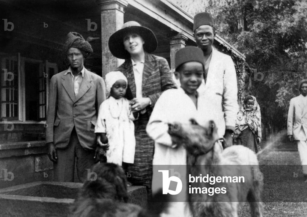 Danish writer Isak Dinesen in her fam in Kenya, 1930 (photo)