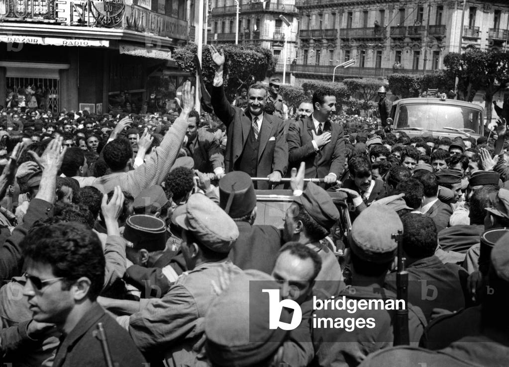 In Algiers, Gamal Abdel Nasser and Ahmed Ben Bella cheered by the crowd, may 4, 1963