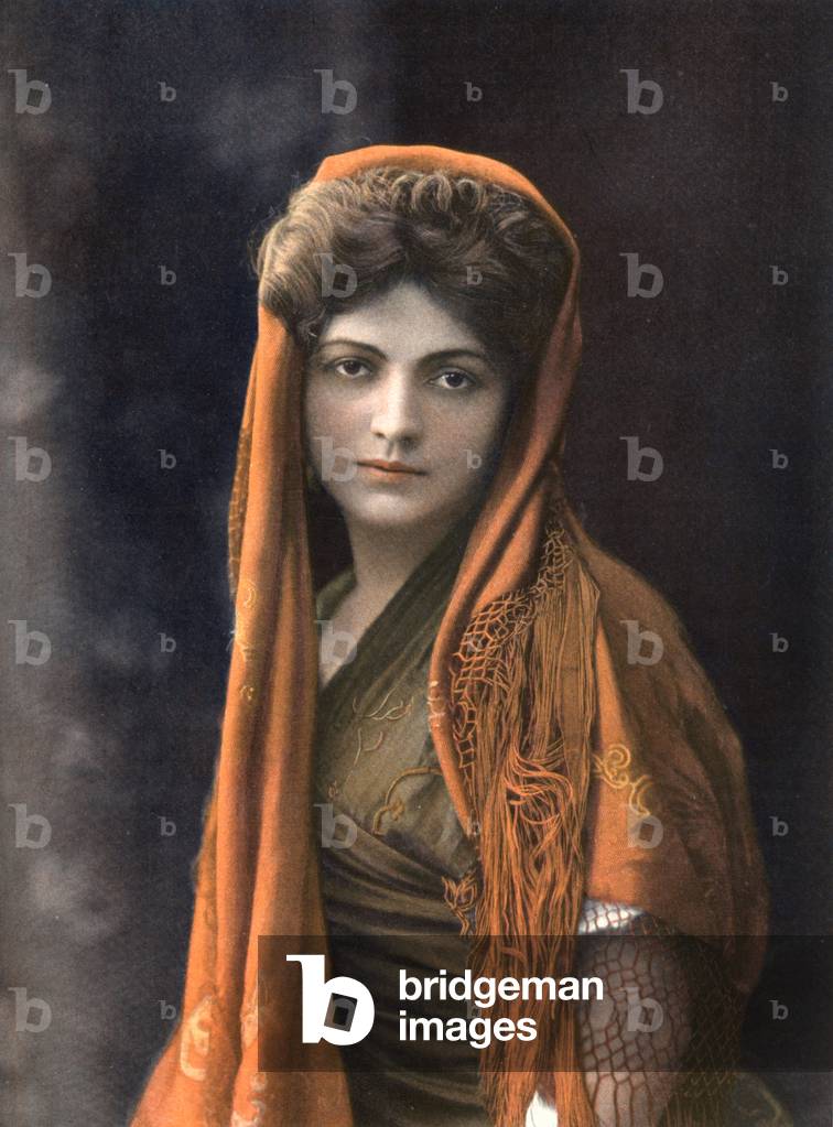 French comedian Maud Amy as Flor in play 