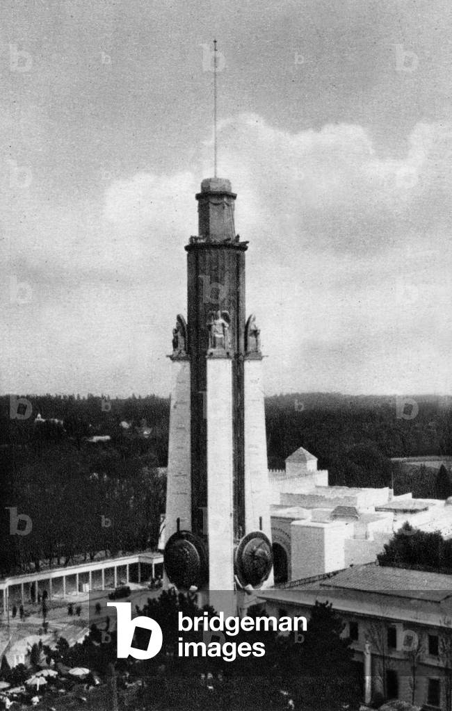 Colonial Fair in Paris in 1931: pavilion of overseas forces