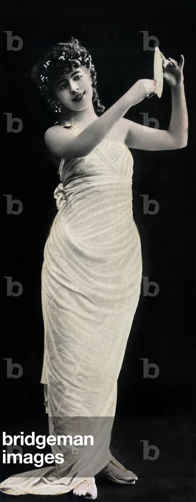 French comedian Amelie De Pouzols Saint Phar, c. 1900, photo by Reutlinger