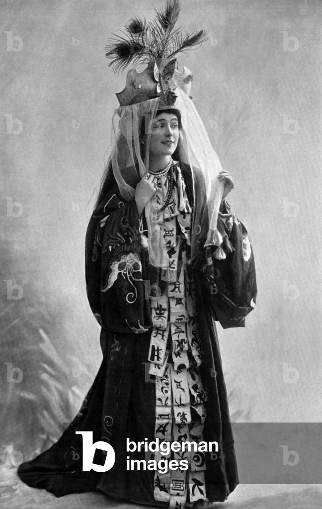 French comedian Jeanne Thomassin as Si Si in play 