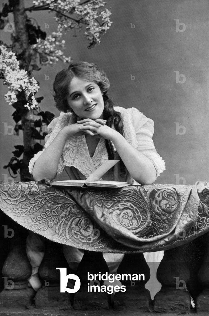 Edna May, actress, Paris, photo by Ellis and Walery from french paper 