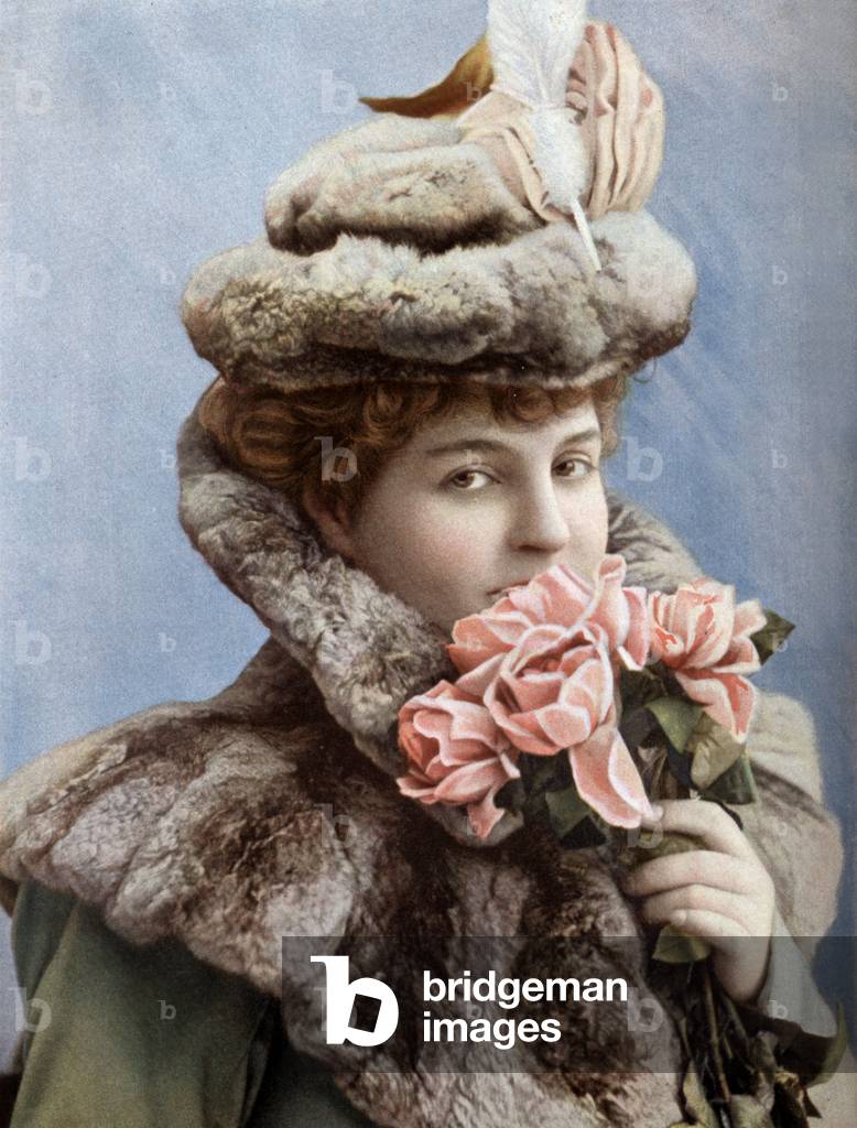 French actress Mily Meyer, photo Nadar from french paper 