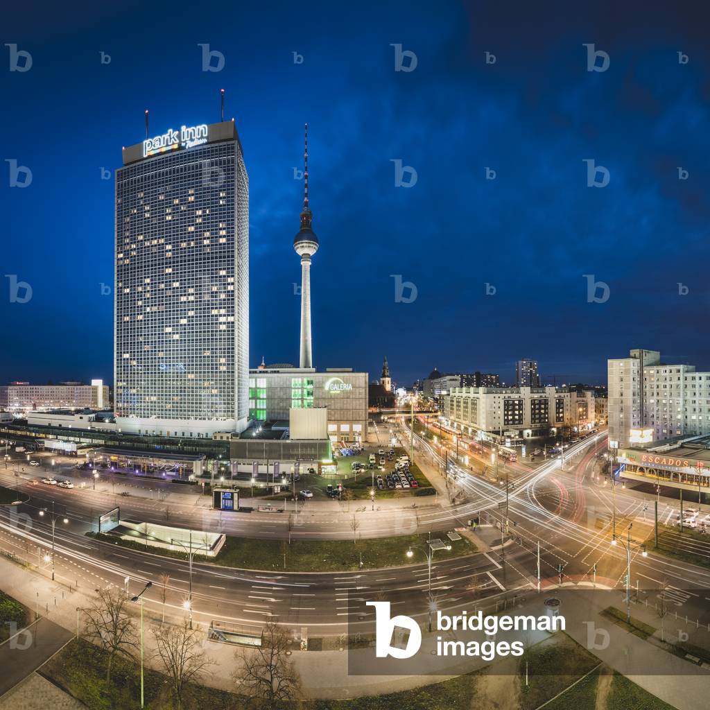 Alexanderplatz, Berlin, 2016 (photo)
