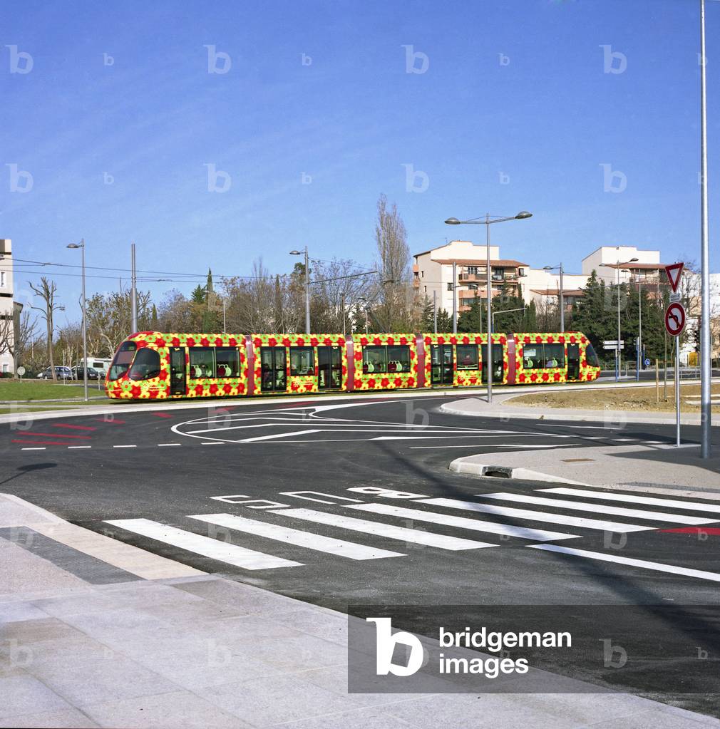 The new T2 tram line in Montpellier, Herault, Languedoc Roussillon (Languedoc-Roussillon). Sabine exchange pole. 2006 architecture. Photography 23/12/06