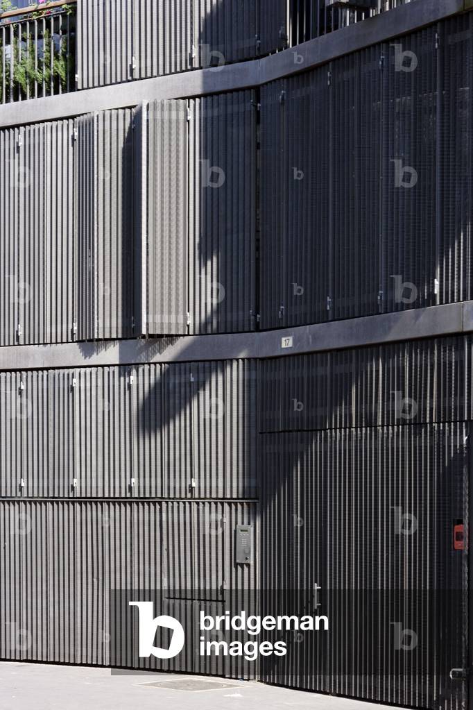 Social housing, Rue des Suisse in Paris 75014. Construction 2000, architect Jacques Herzog and Pierre de Meuron. Photography 02/05/07.