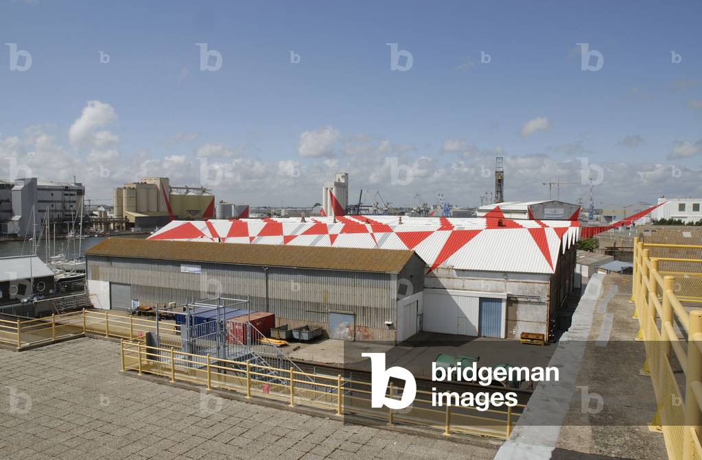Speech by Felice Varini (born 1952) for the Estuary Biennale 2007, in the port area of Saint Nazaire (Saint-Nazaire) (Loire Atlantique). Photography 15/06/07.