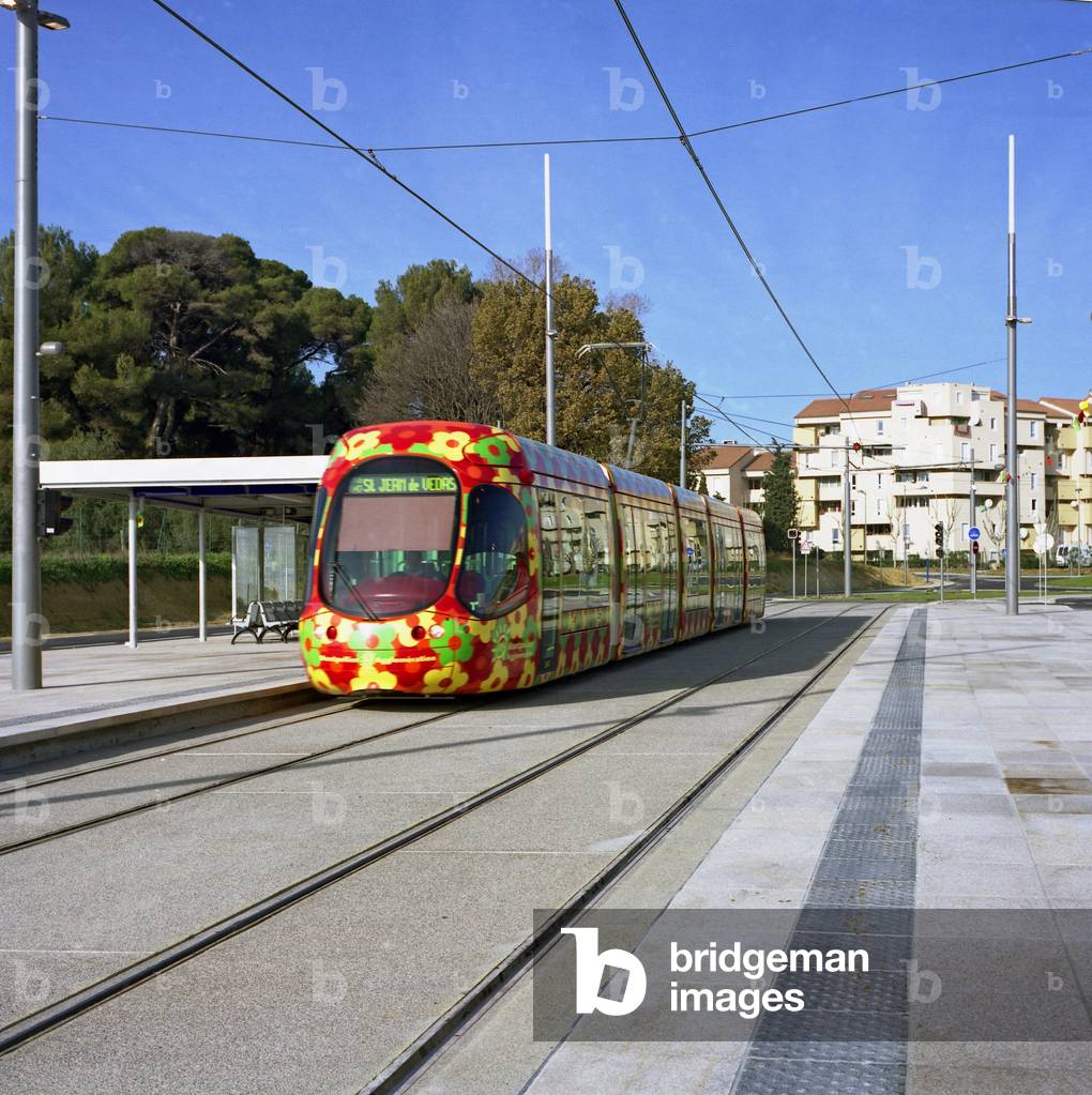 The new T2 tram line in Montpellier, Herault, Languedoc Roussillon (Languedoc-Roussillon). Sabine exchange pole. 2006 architecture. Photography 23/12/06