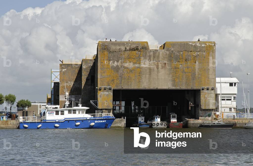 The underwater base converted (2000), from Saint Nazaire (Saint-Nazaire) (Loire Atlantique).Photography 15/06/07.