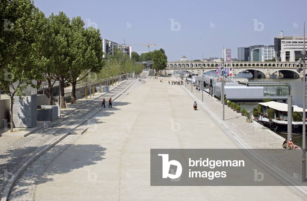 Le quai Francois Mauriac in Paris 75013.