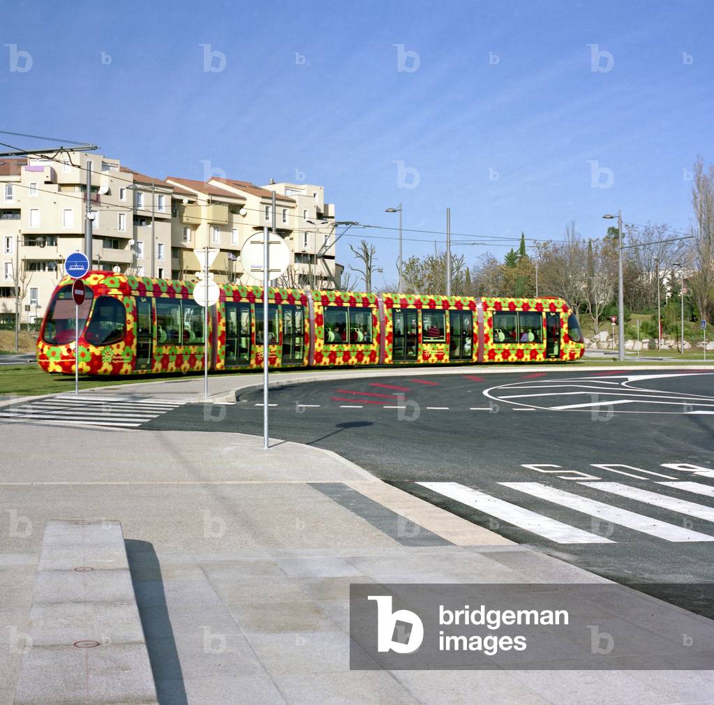 The new T2 tram line in Montpellier, Herault, Languedoc Roussillon (Languedoc-Roussillon). Sabine exchange pole. 2006 architecture. Photography 23/12/06