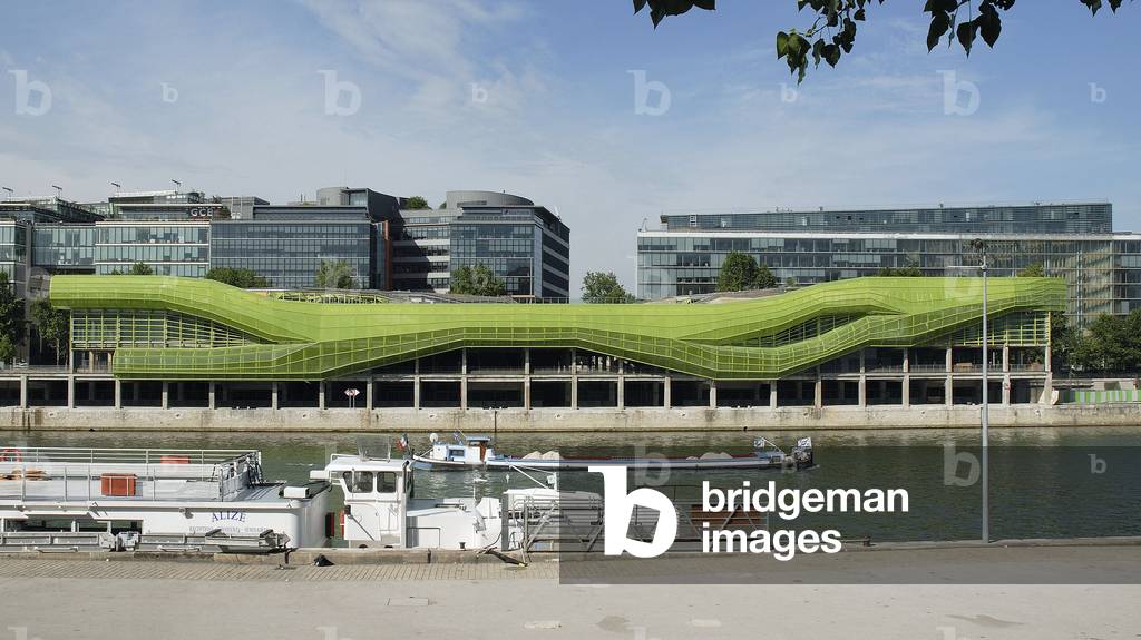 La Cite de la Mode et du Design, quai d'Austerlitz in Paris 75013. Architects Jakob+MacFarlane Architect, 2008. Photography 23/06/08.