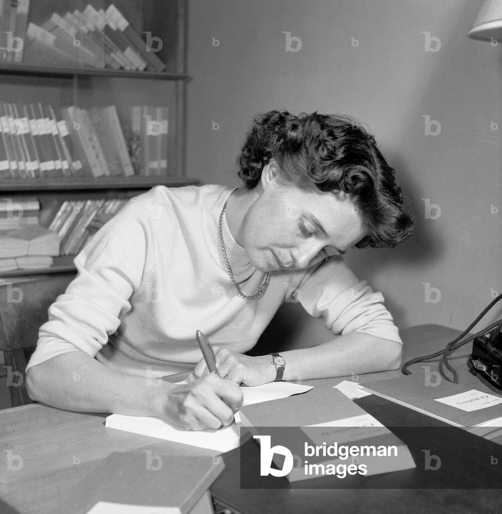 Suzy Morel, French writer, here for the presentation of his book “Ce Matin la” in 1957.