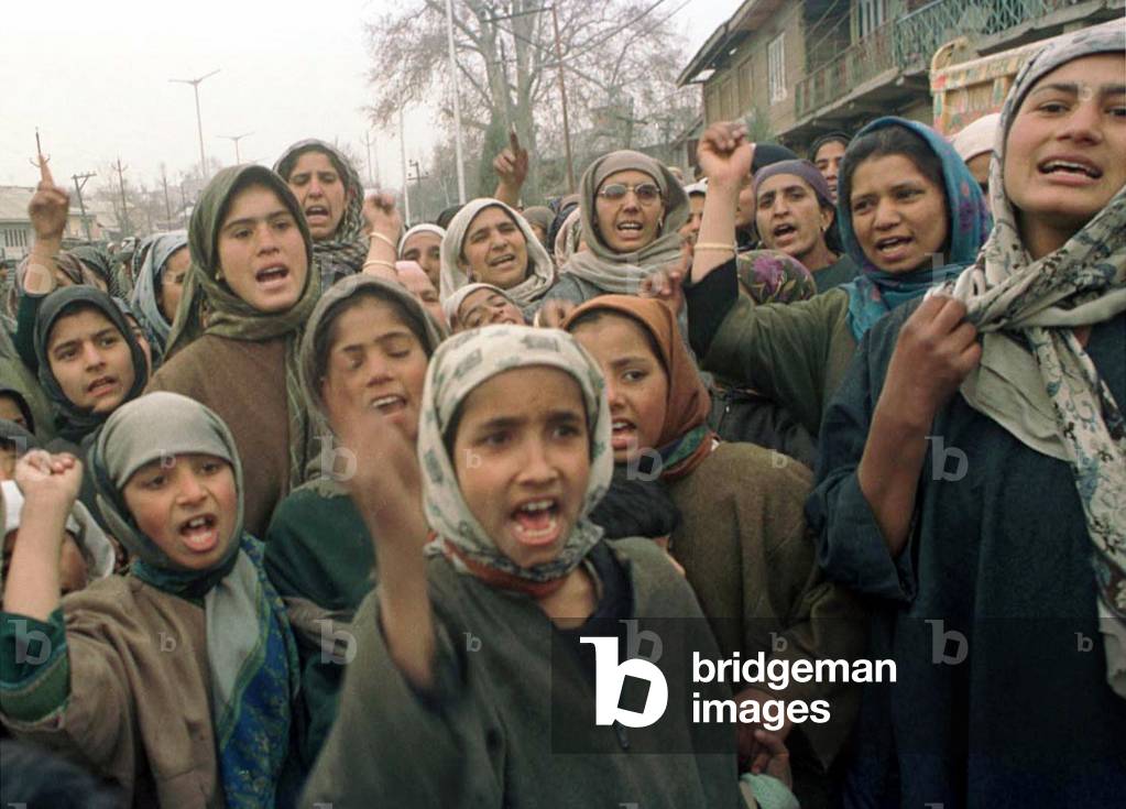 Image of KASHMIRI MUSLIM WOMEN SHOUT PRO-FREEDOM SLOGANS AT HUMHAMA ...