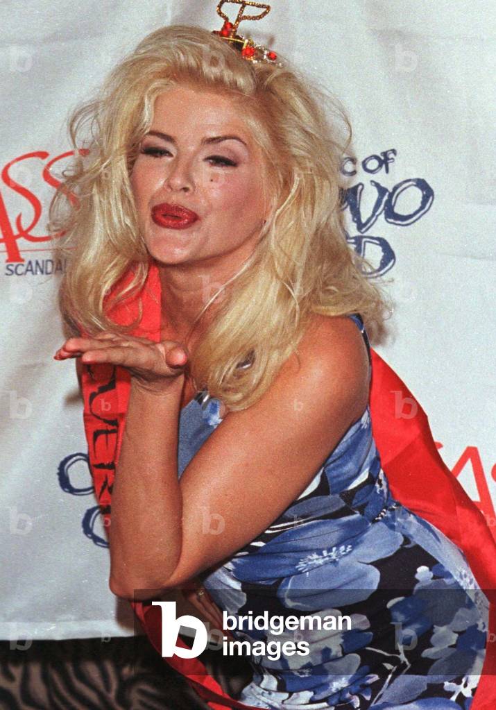open lace back dress Amazon.com: Posterazzi Anna Nicole Smith In Red Dress Photo Print (8 x 10)