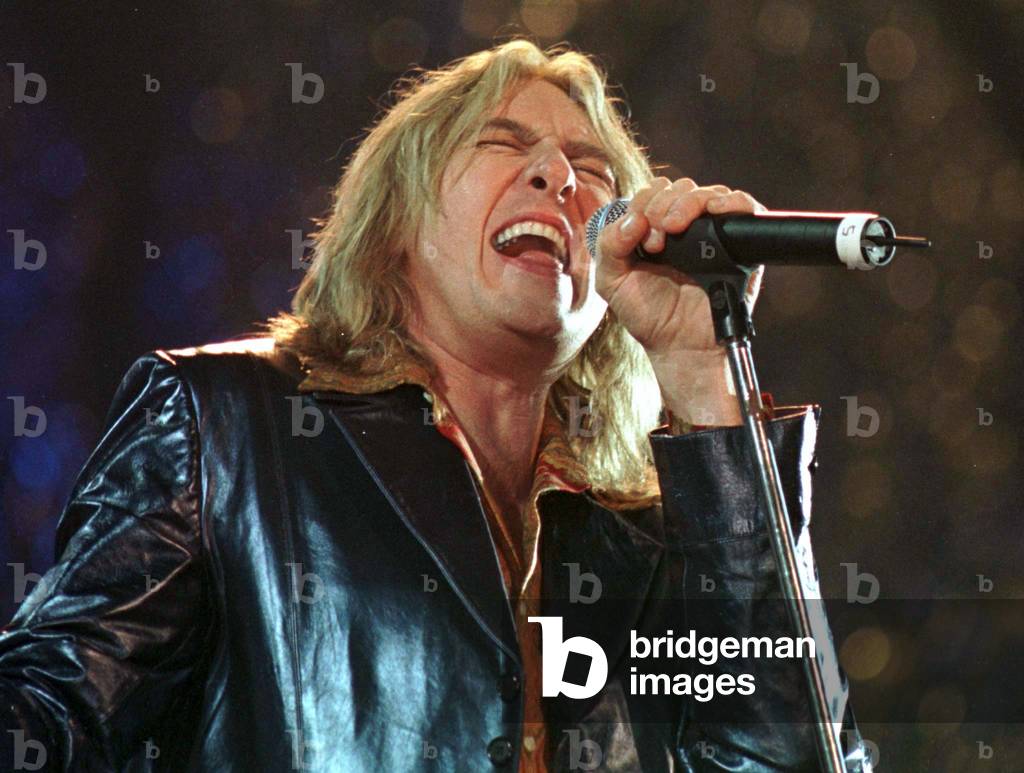 DEF LEPPARD PERFORM IN NEW DELHI, 1998-11-22 (photo)