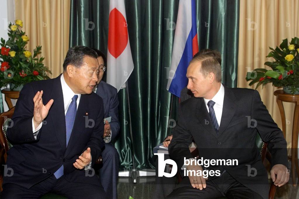 JAPANESE PRIME MINISTER MORI AND RUSSIAN PRESIDENT PUTIN MEET IN IRKUTSK, 2001-03-25 (photo)