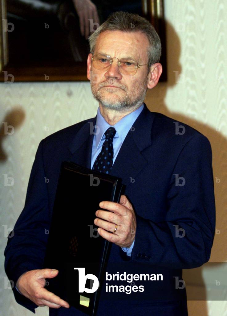 Ivica Racic Image of IVICA RACAN AT HANDOVER CEREMONY IN ZAGREB, 2000-01-27 (photo)