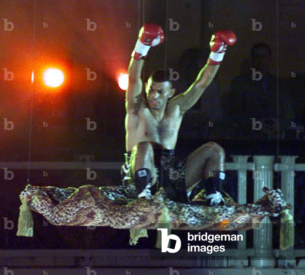 Image Of PRINCE NASEEM HAMED MAKES HIS ENTRANCE TO FIGHT VUYANI BUNGU image-of-prince-naseem-hamed-makes-his-entrance-to-fight-vuyani-bungu