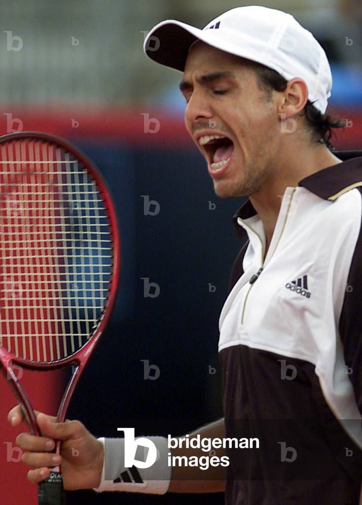 MARIANO ZABALETA FROM ARGENTINA REACTS DURING HIS MATCH AGAINST ANDREI PAVEL FROM ROMANIA IN HAMBURG, 2000-05-19 (photo)