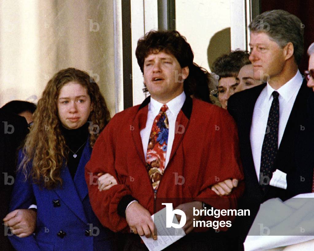 Image of President Clinton stands with his brother Roger (C) and his