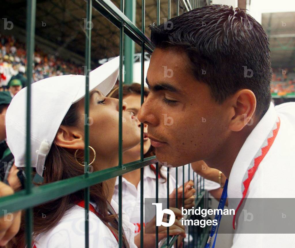 MEXICAN FAN KISSES GOALKEEPER SANCHEZ, 1998-06-25 (photo)