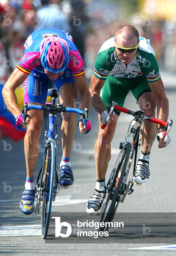 Image of CREDIT AGRICOLE TEAM RIDER STUART O' GRADY SPRINTS TO THE