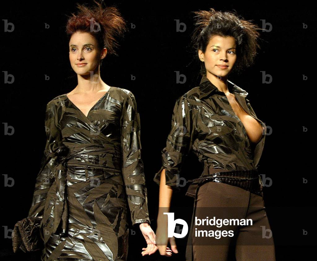 TWO MODELS DISPLAY OUTFITS AS PART OF SILVIA TCHERASSI AUTUMN/WINTER
2003/2004 WOMEN'S COLLECTION IN MILAN, 2003-02-25 (photo)