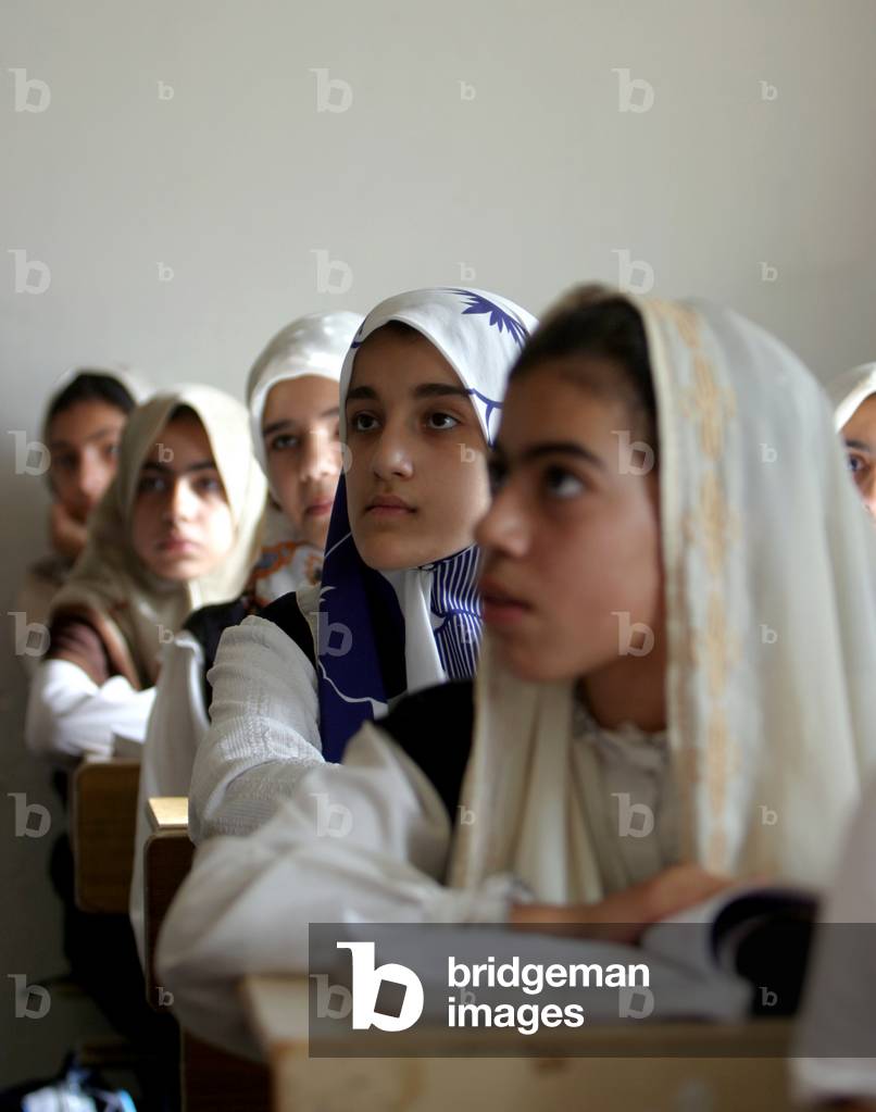 IRAQI PUPILS ATTEND LESSONS AT A BAGHDAD SCHOOL, 2003-05-21 (photo)