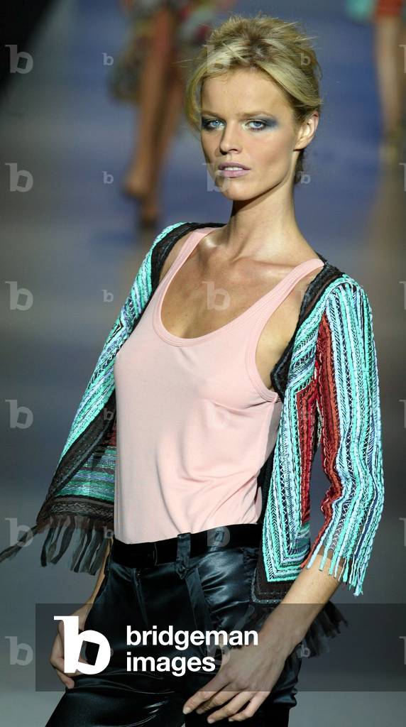Image of Czech top model Eva Herzigova displays a creation