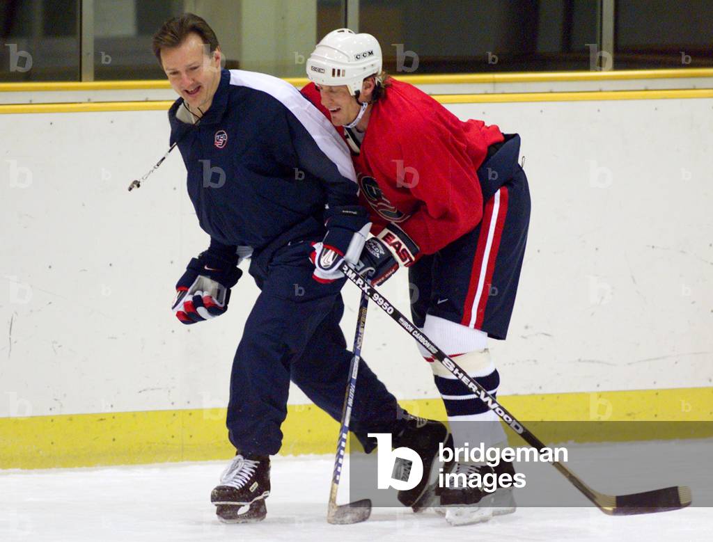 ROEKICK JOKES WITH COACH DURING FIRST USA ICE HOCKEY PRACTICE AT THE OLYMPICS, 1998-02-10 (photo)