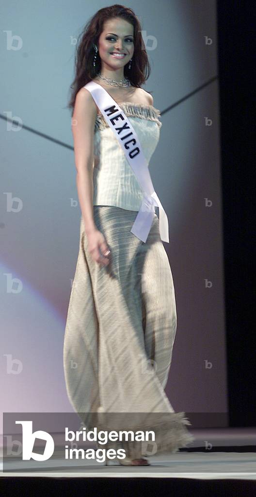 MISS MEXICO PARTICIPATES IN FASHION SHOW, 2003-05-22 (photo)