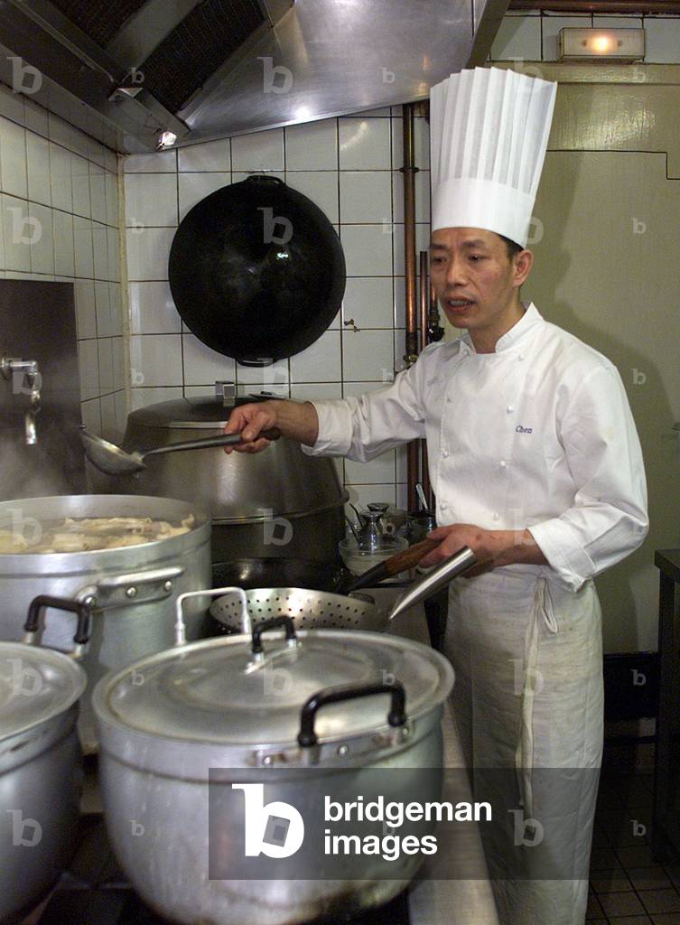 Image of CHINESE COOK FUNG CHING CHEN WHO ENTERED GUIDE MICHELIN, 1999 ...