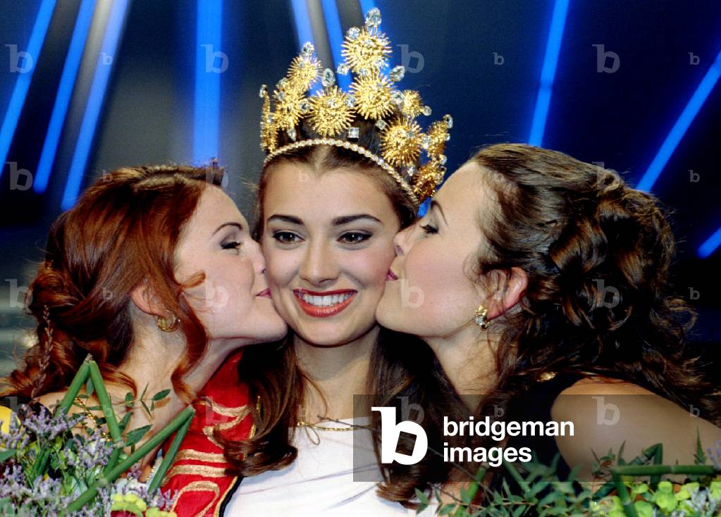 Image Of Miss Belgium 1995 Veronique De Kock C 18 years old Is Kissed image-of-miss-belgium-1995-veronique-de-kock-c-18-years-old-is-kissed