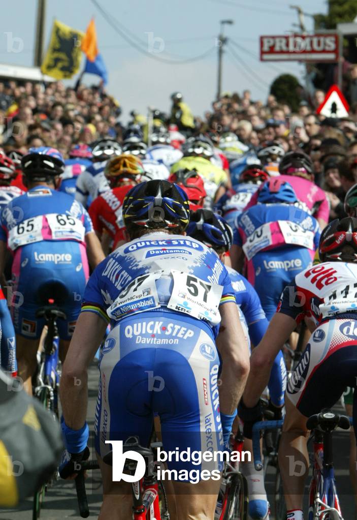 BELGIAN MUSEEUW FOLLOWS THE PACK OF RIDERS DURING THE WORLD CUP TOUR OF
FLANDERS CYCLING RACE IN ..., 2003-04-