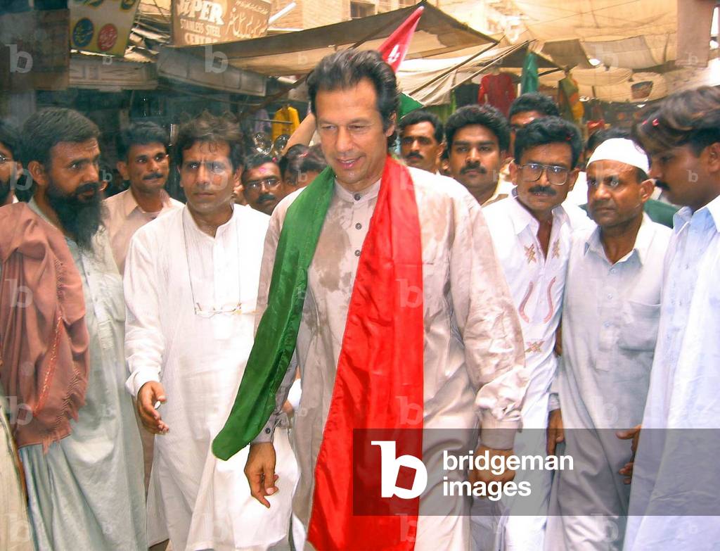 Image of PAKISTAN POLITICIAN KHAN CAMPAIGNS IN MULTAN, 2002-07-10 (photo)